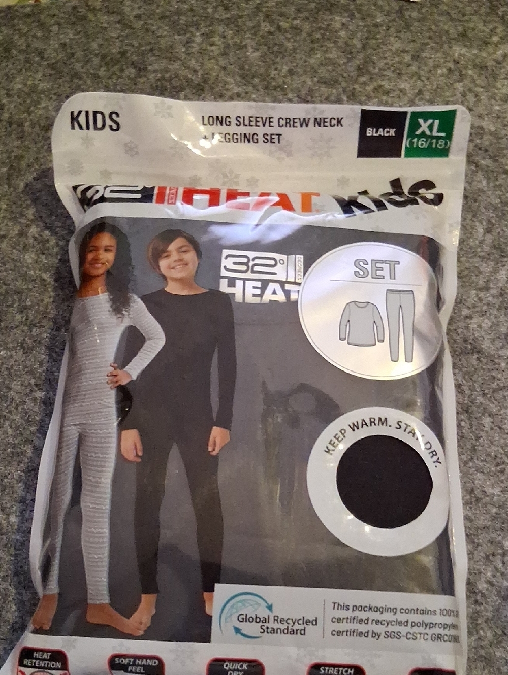 32 Degrees Kids Black and Gray Long Sleeve Crew Neck Legging Set